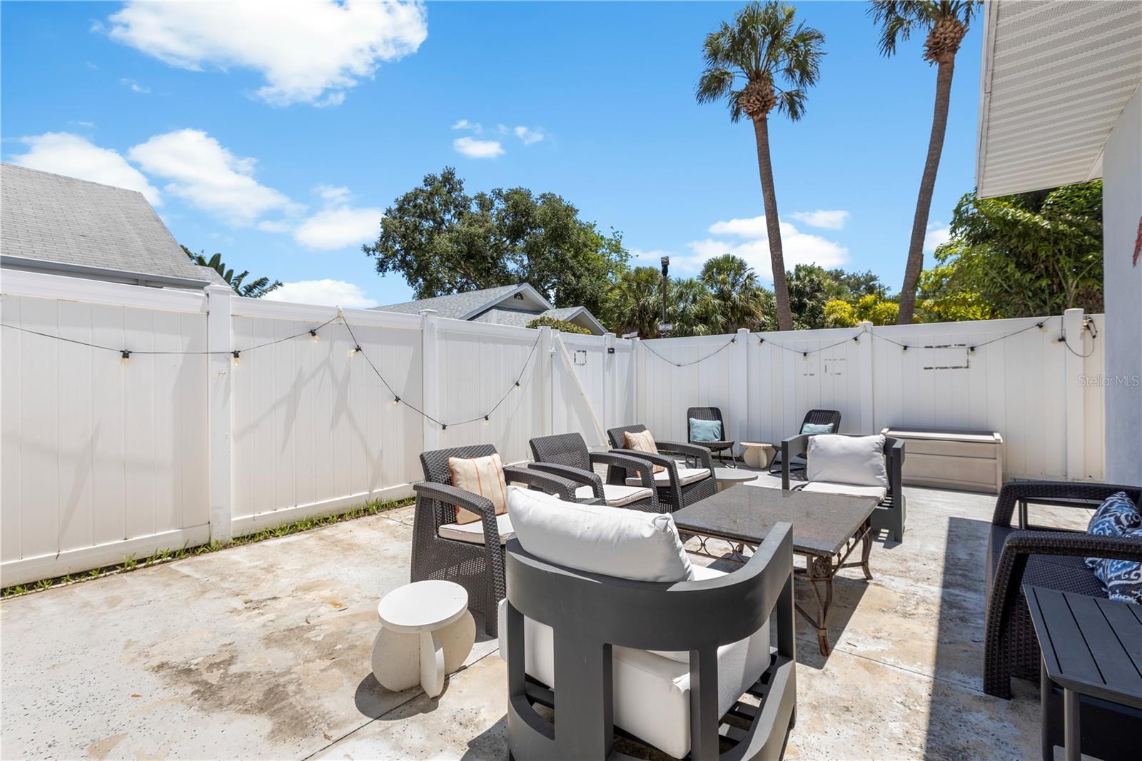 SUBURB ROYAL - Residential