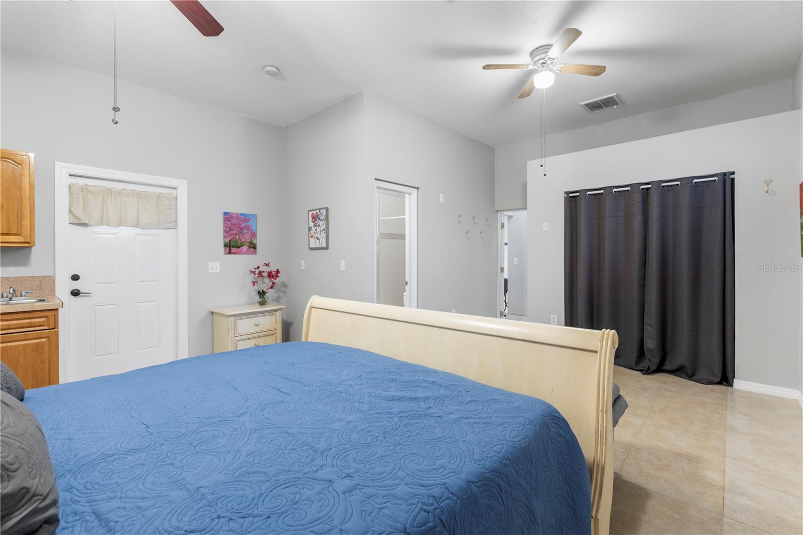 SUBURB ROYAL - Residential