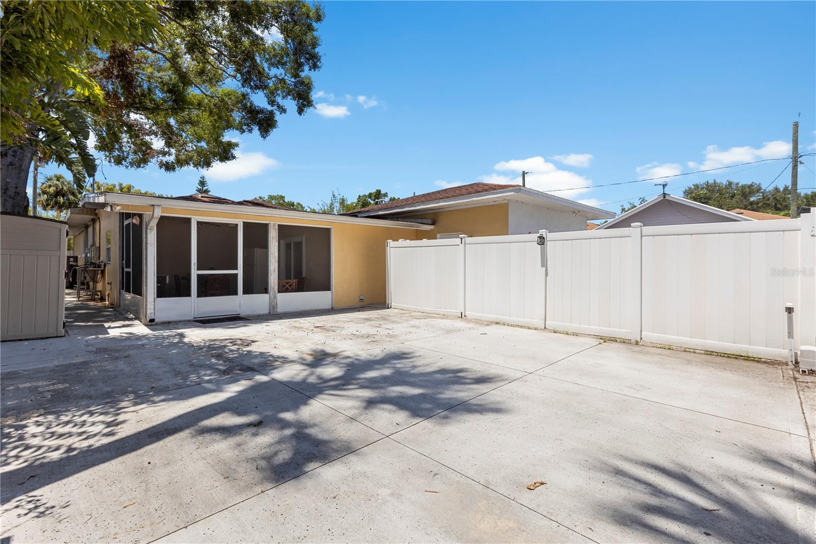 SUBURB ROYAL - Residential