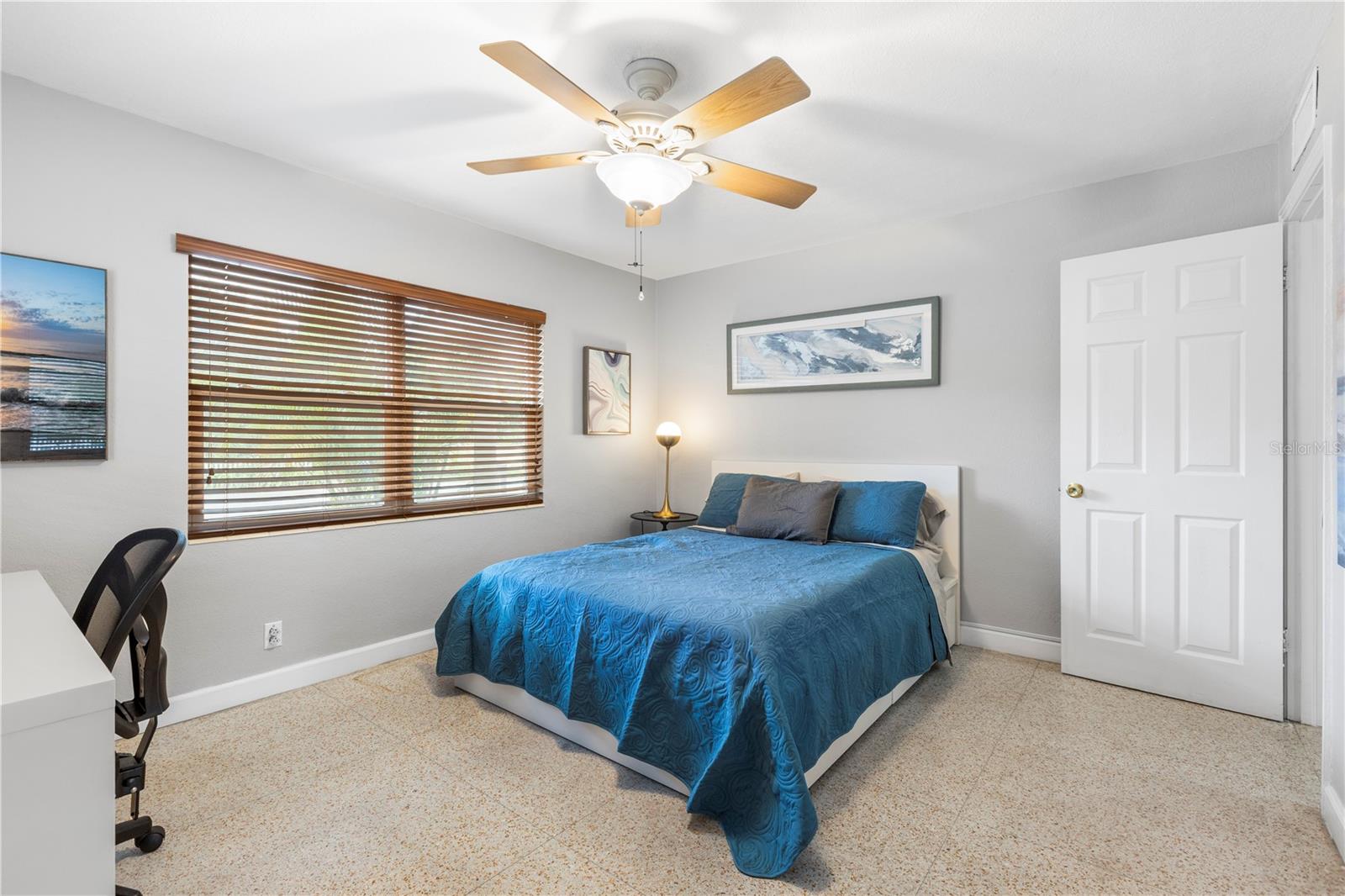 SUBURB ROYAL - Residential