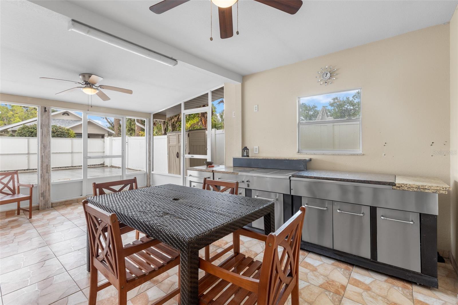 SUBURB ROYAL - Residential