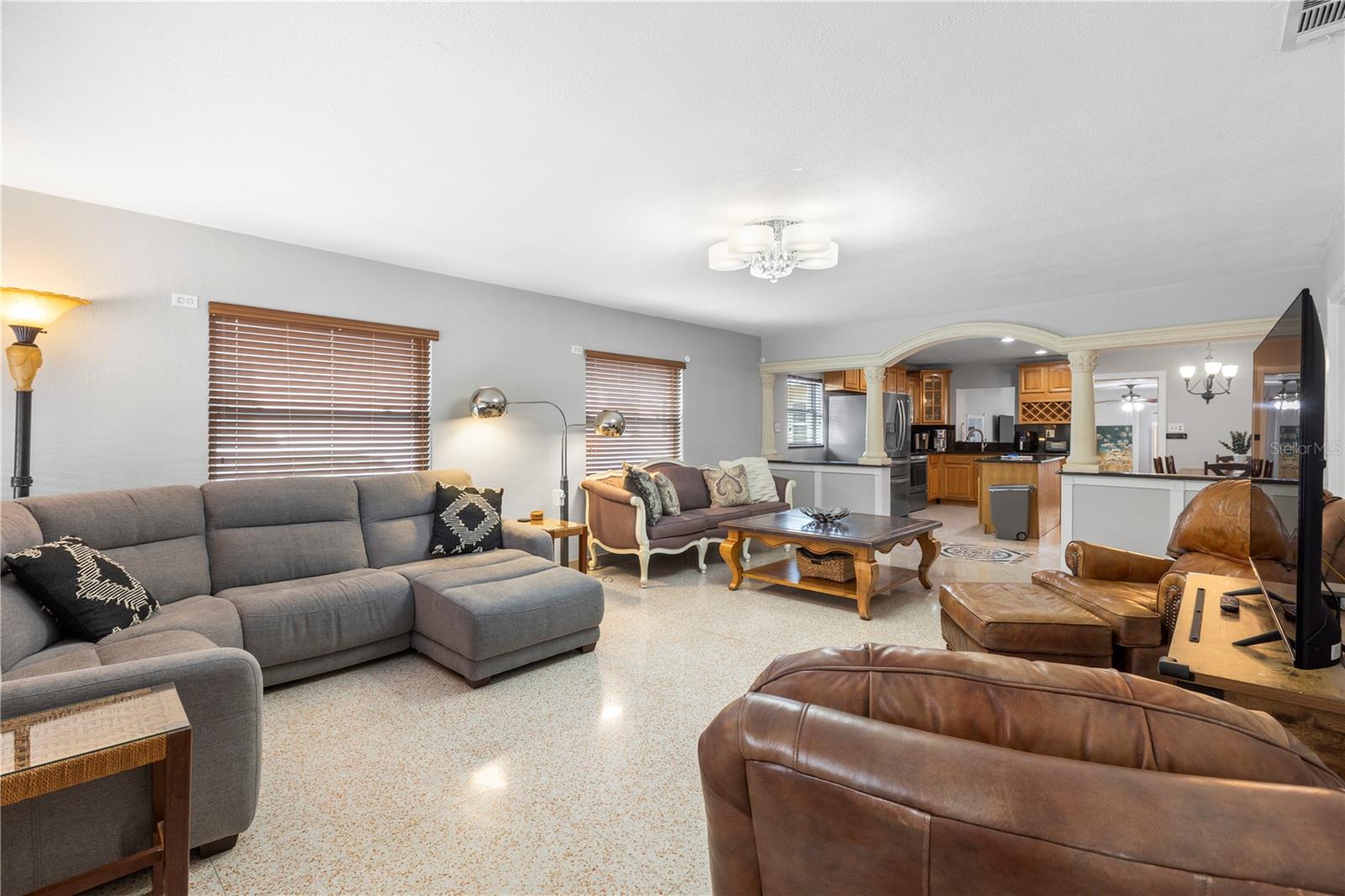 SUBURB ROYAL - Residential