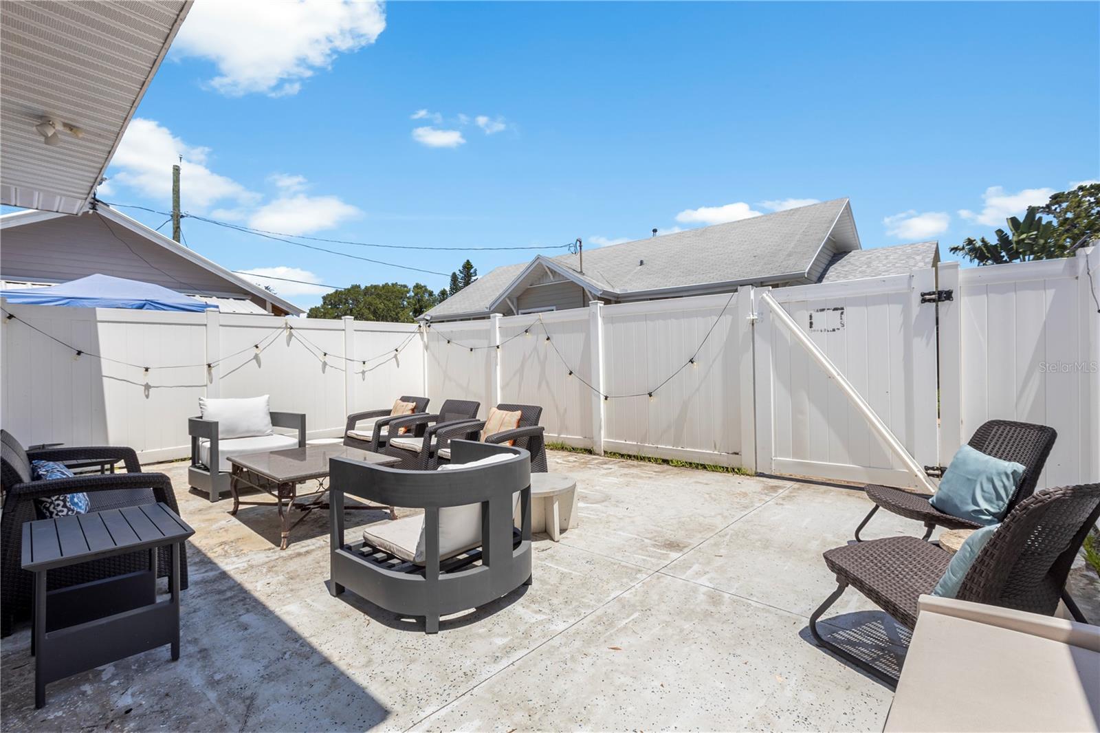 SUBURB ROYAL - Residential