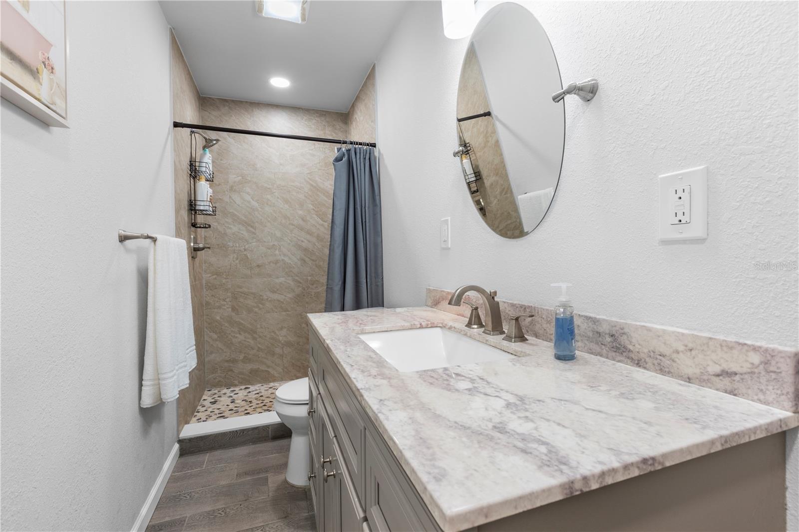 SUBURB ROYAL - Residential