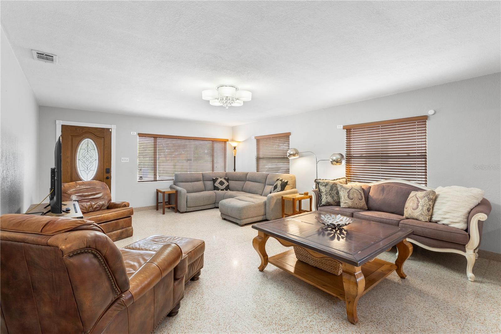 SUBURB ROYAL - Residential