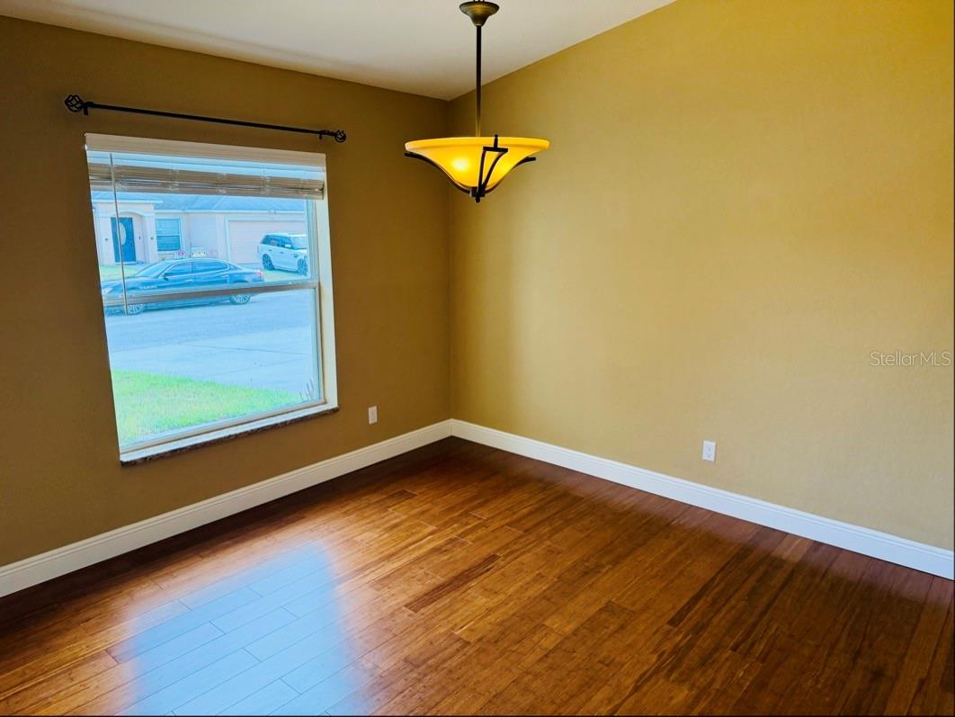 COUNTRY SQUARE - Residential Lease