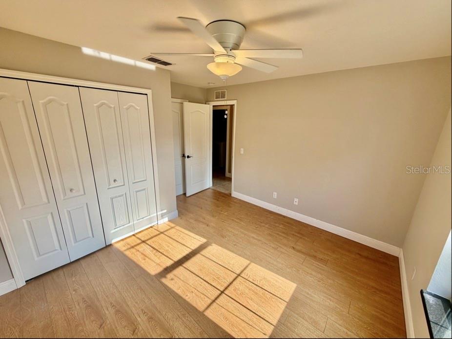 COUNTRY SQUARE - Residential Lease