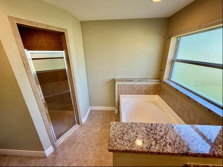 COUNTRY SQUARE - Residential Lease