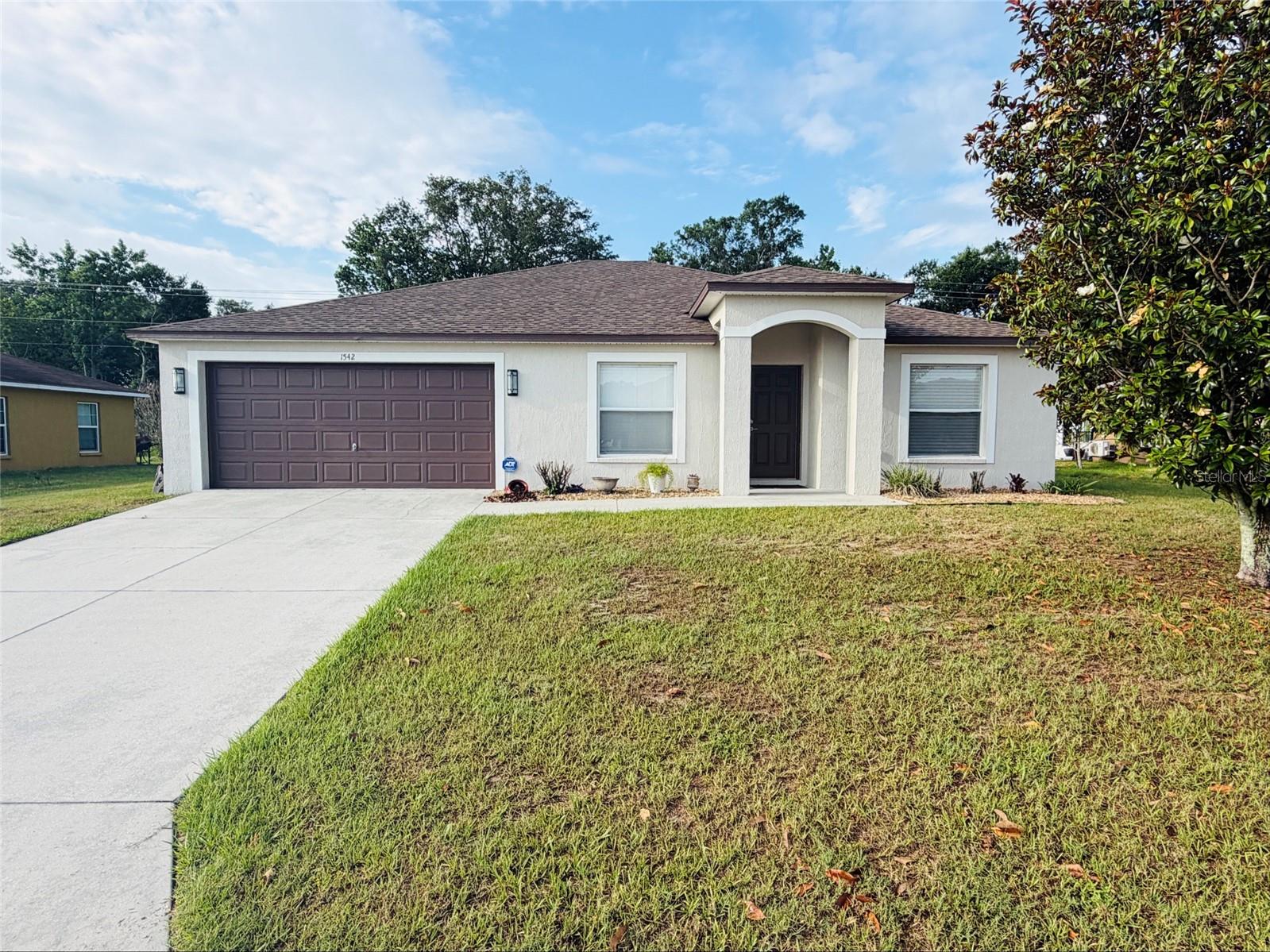 COUNTRY SQUARE - Residential Lease