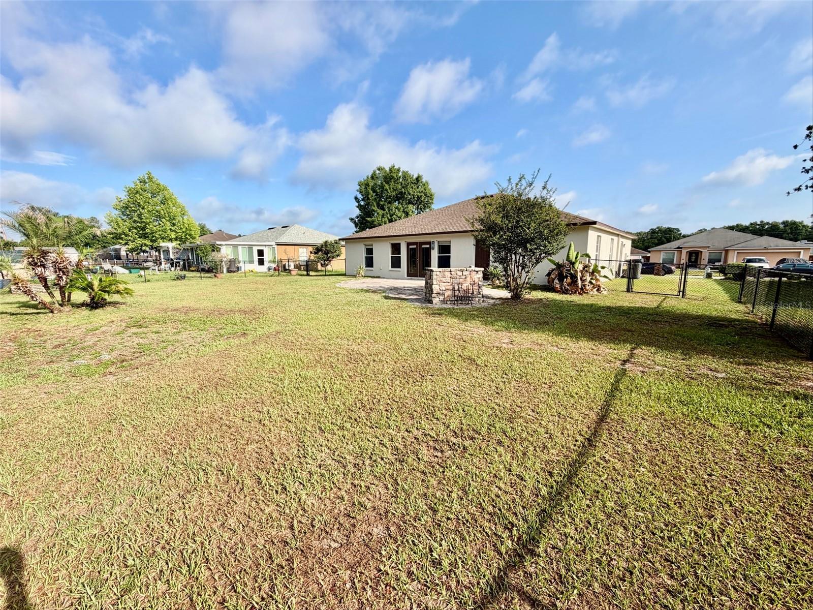 COUNTRY SQUARE - Residential Lease