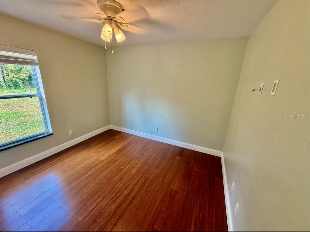 COUNTRY SQUARE - Residential Lease