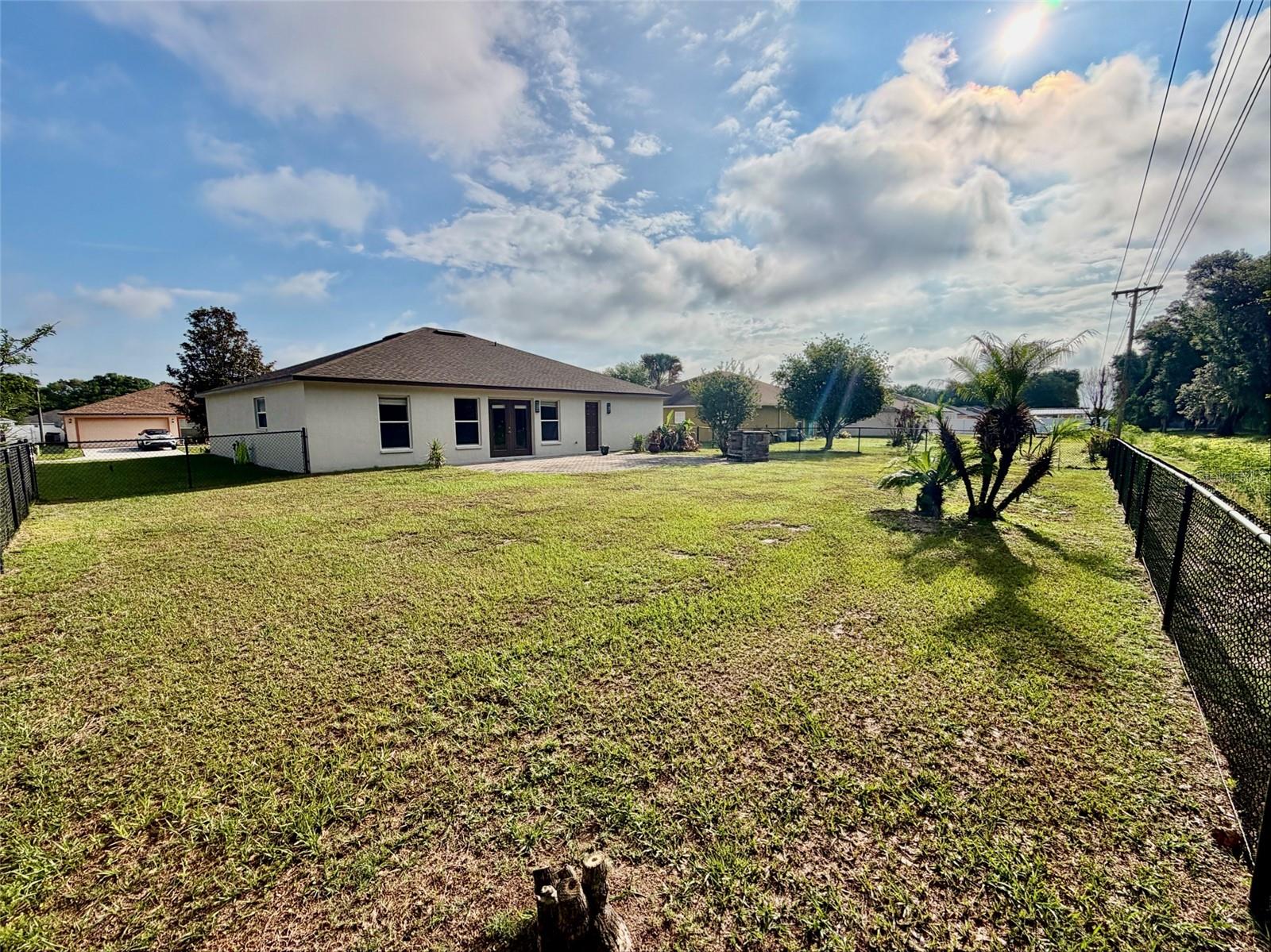 COUNTRY SQUARE - Residential Lease