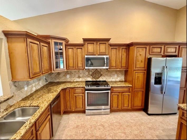 COUNTRY SQUARE - Residential Lease