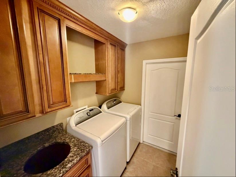COUNTRY SQUARE - Residential Lease