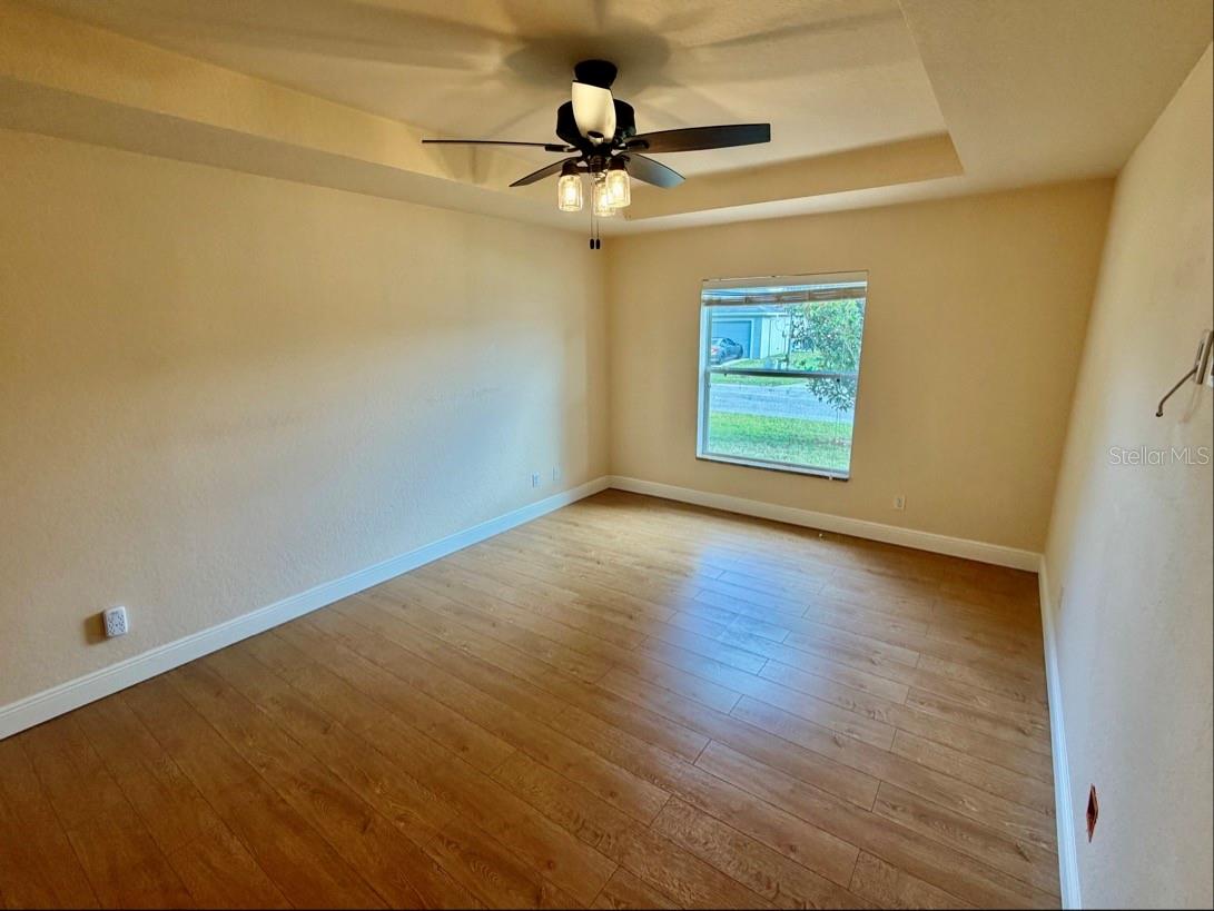 COUNTRY SQUARE - Residential Lease
