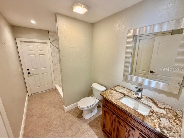 COUNTRY SQUARE - Residential Lease