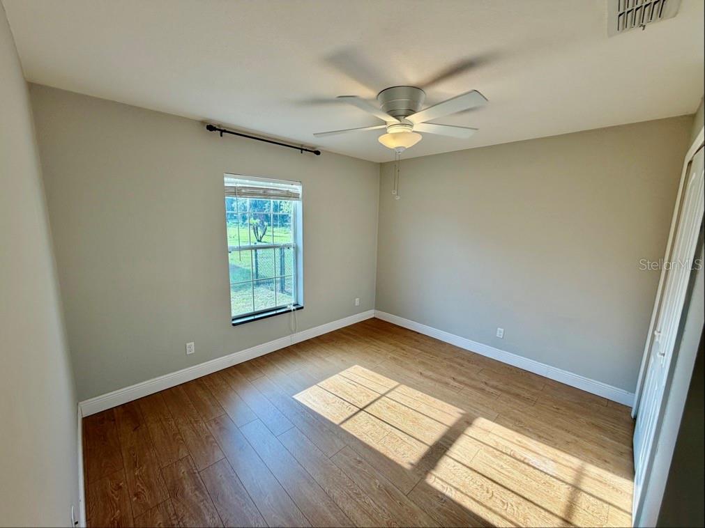 COUNTRY SQUARE - Residential Lease