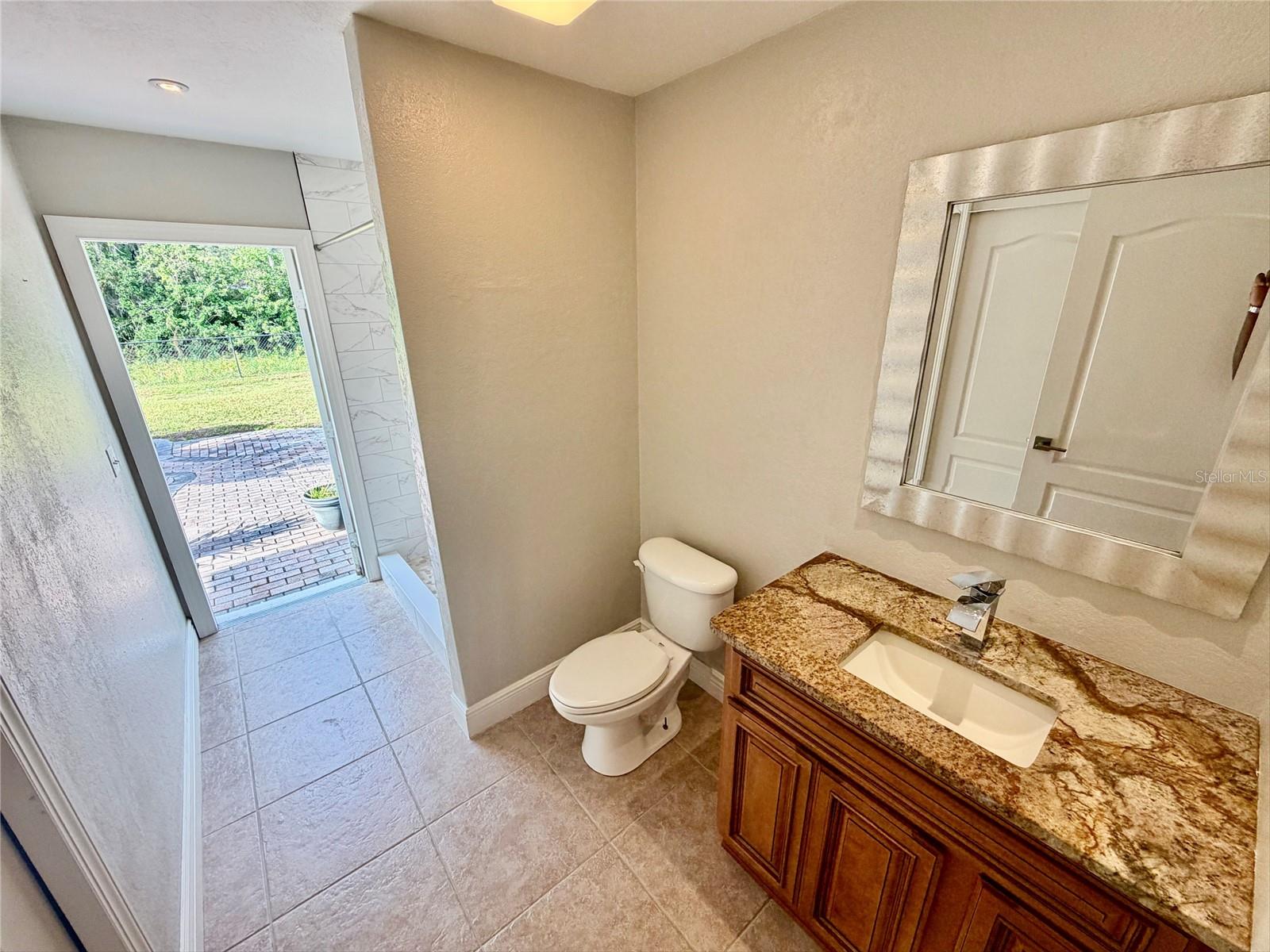 COUNTRY SQUARE - Residential Lease