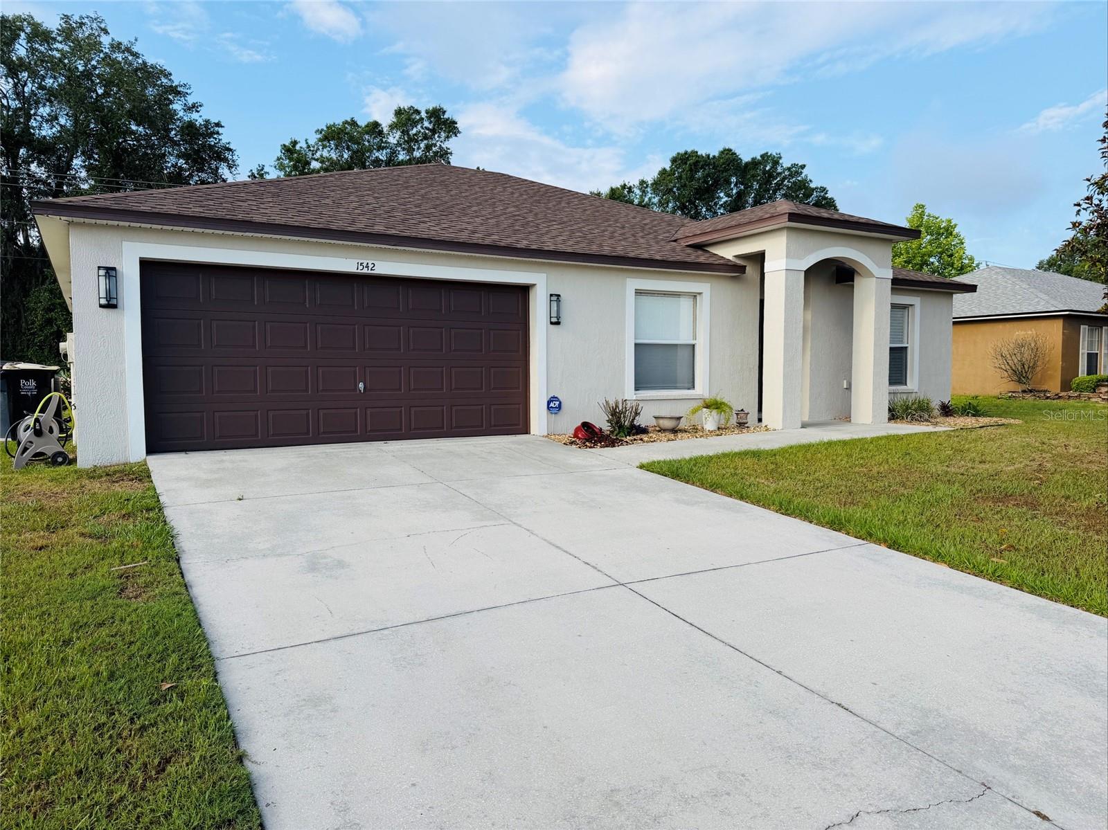COUNTRY SQUARE - Residential Lease