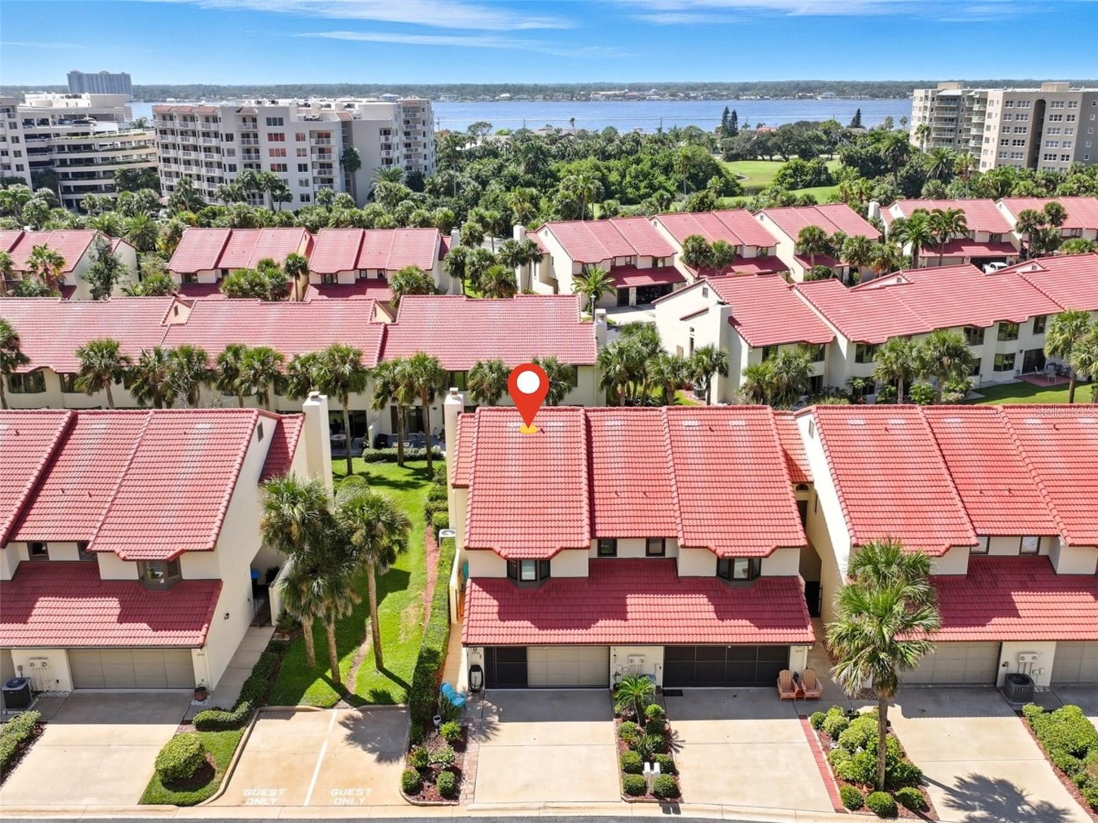 TOWN HOMES/OCEANS UN 02 - Residential