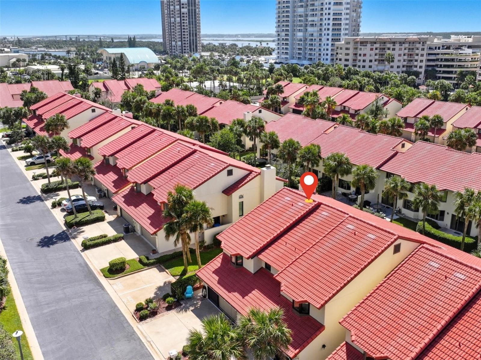 TOWN HOMES/OCEANS UN 02 - Residential