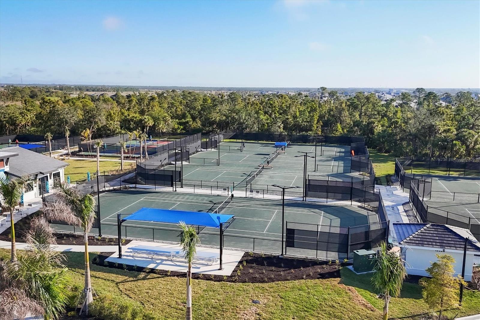 WELLEN PARK GOLF & COUNTRY CLUB - Residential Lease