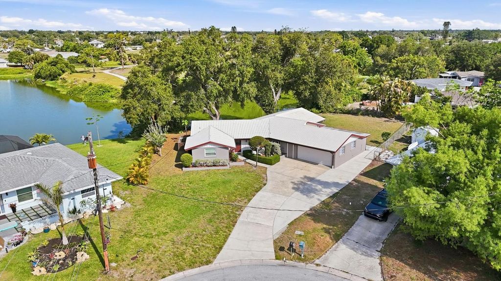 Photo of 425 Driftwood Road, Venice, FL 34293 (MLS # A4693341)