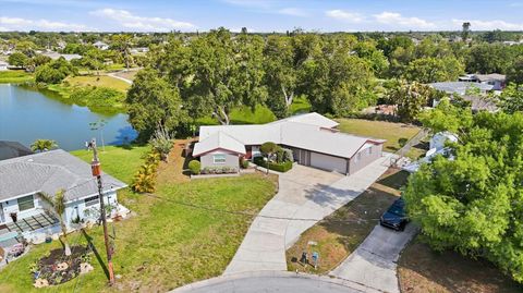 Photo of 425 Driftwood Road, Venice, FL 34293 (MLS # A4693341)