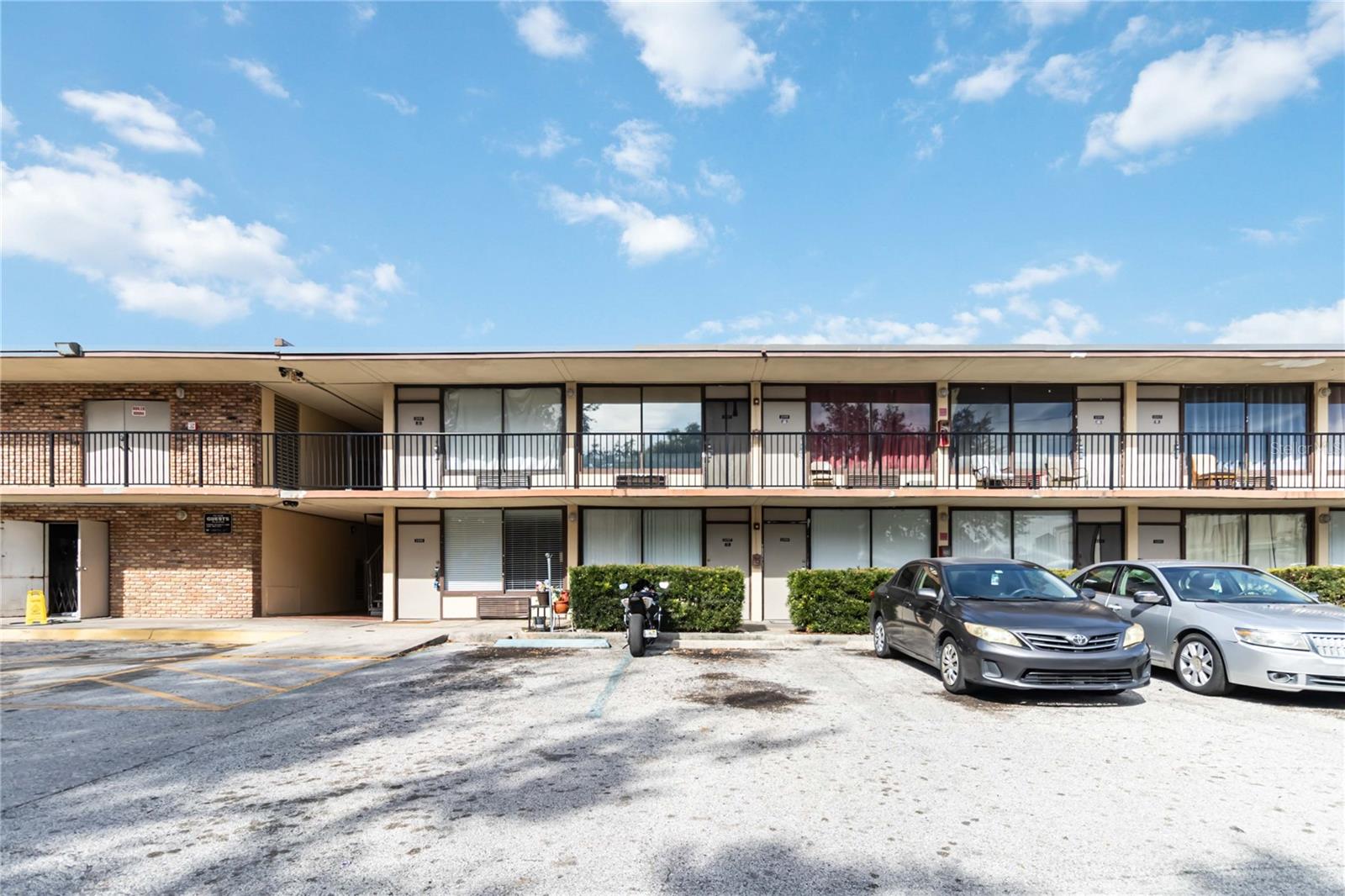 SANDLAKE COURTYARDS CONDO 5901/3515 - Residential