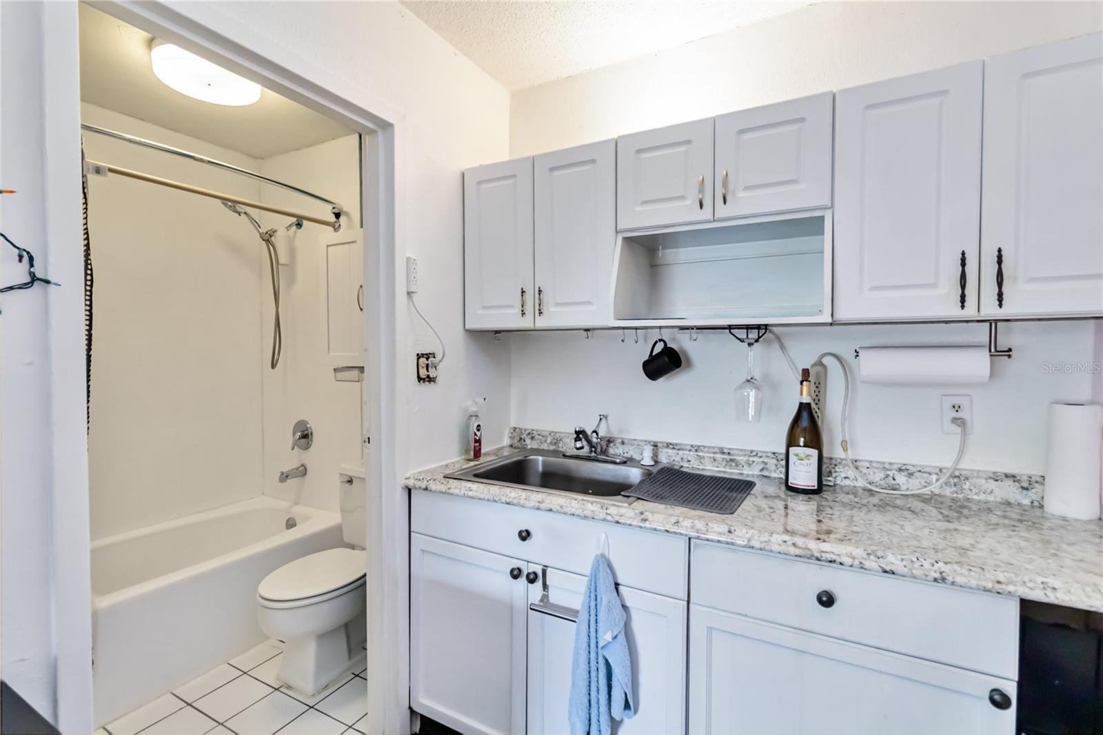 SANDLAKE COURTYARDS CONDO 5901/3515 - Residential