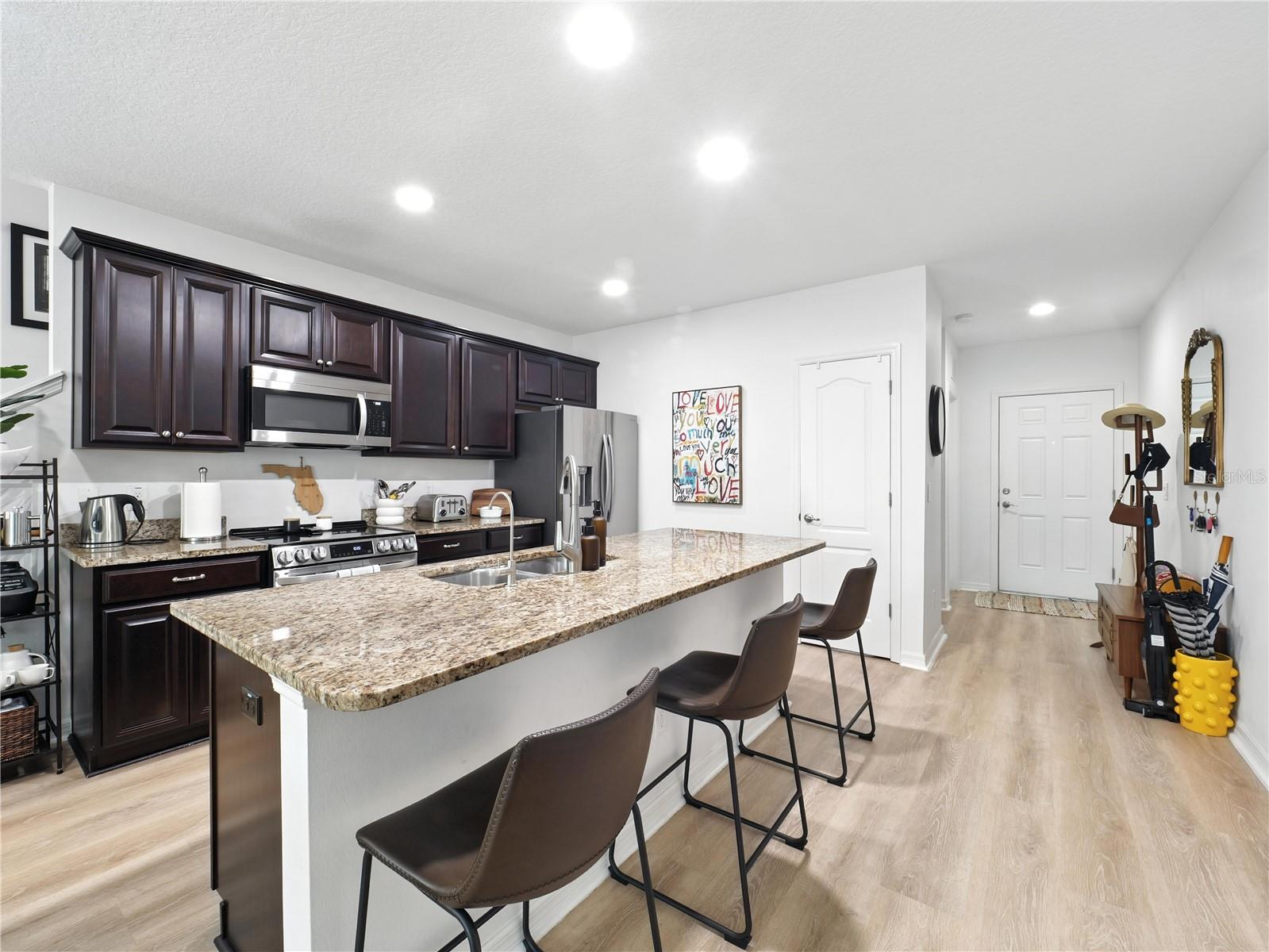 600 NORTHERN WAY 901