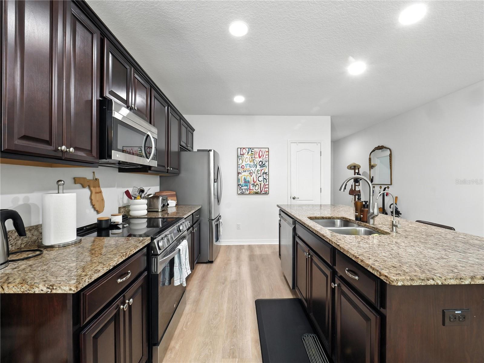 600 NORTHERN WAY 901