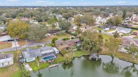 A home in LAKELAND