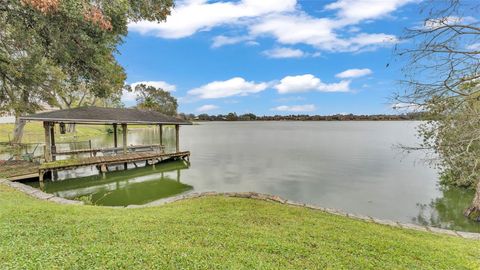 A home in LAKELAND