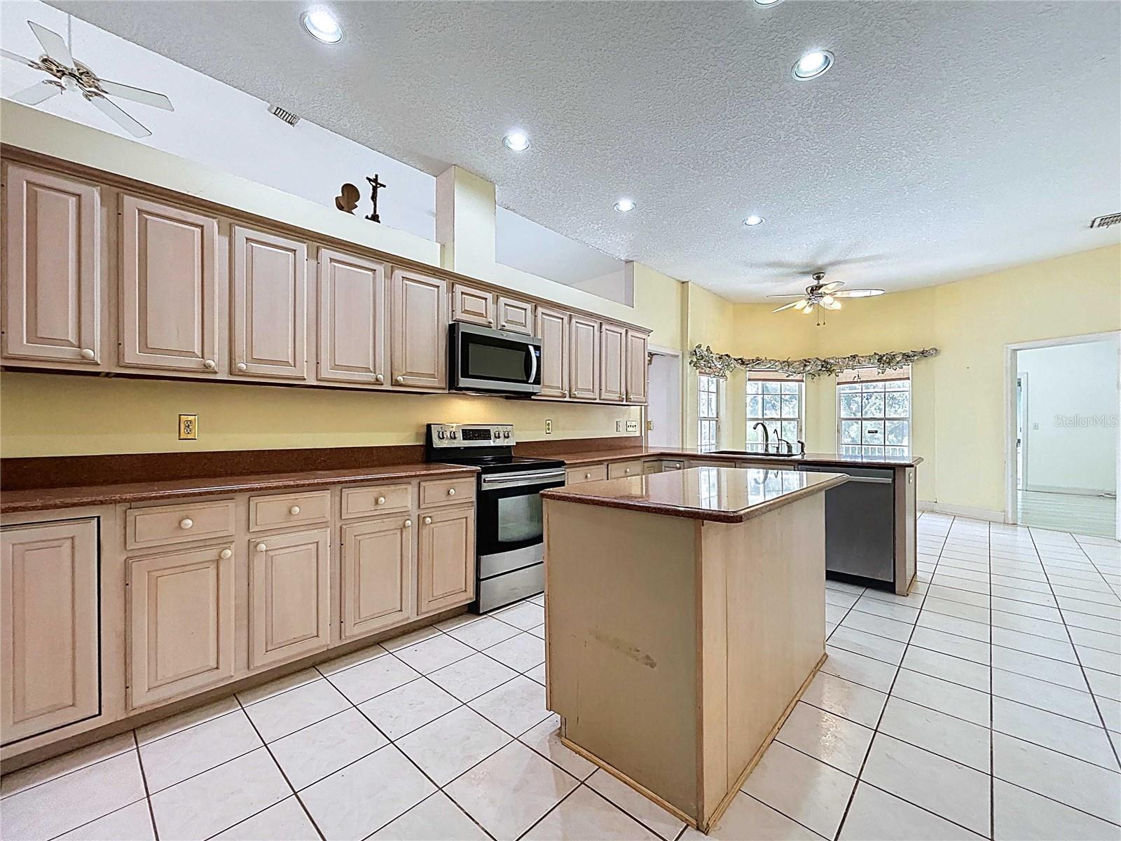 LONG BAYOU ESTATES - Residential