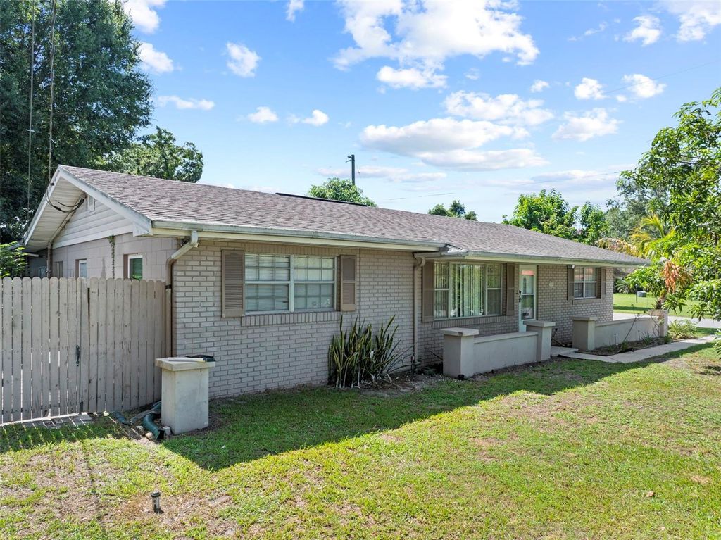 Photo of 2800 Sunset Drive NW, Winter Haven, FL 33881 (MLS # P4935252)