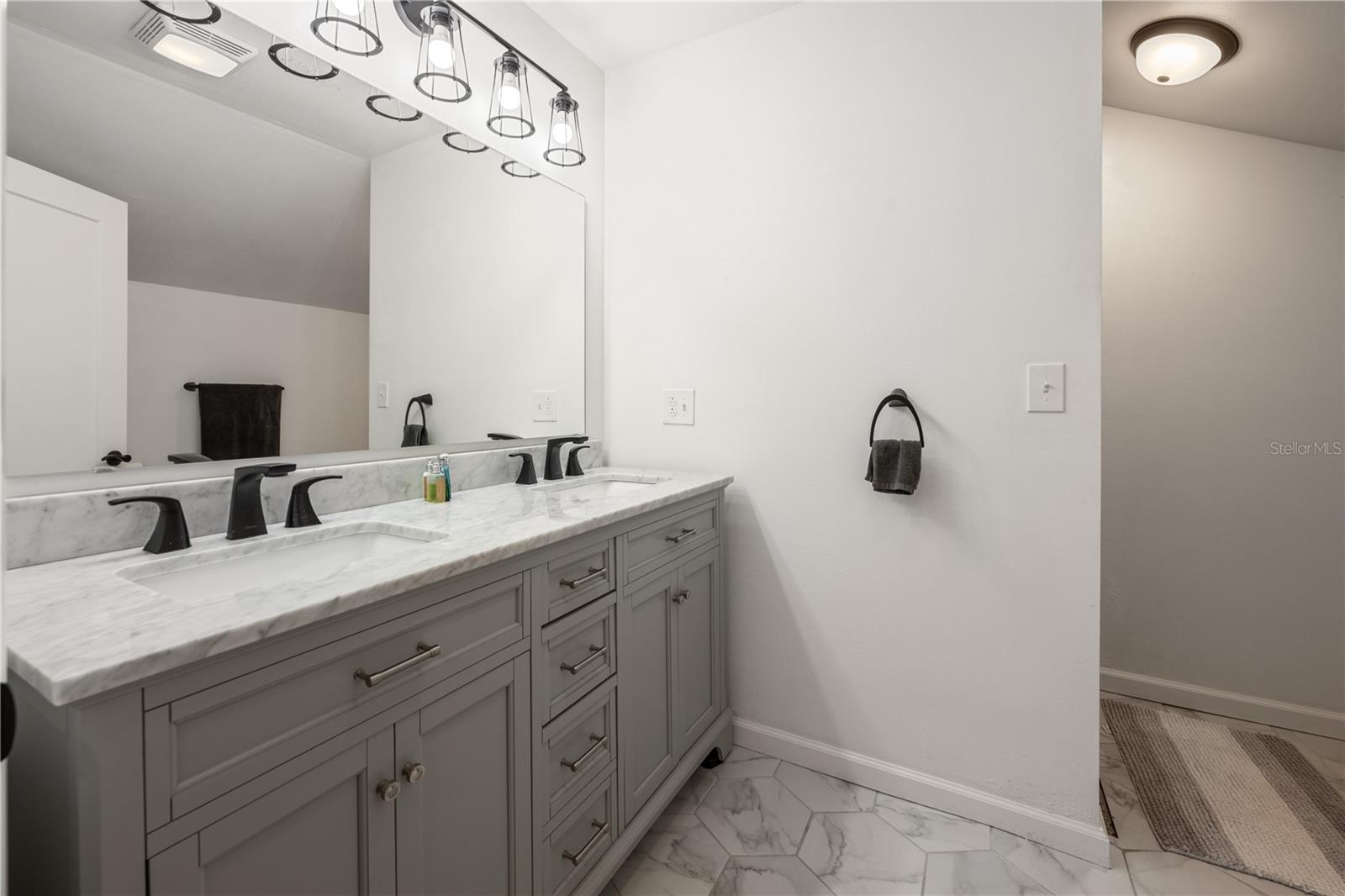 IVEY RUN ESTATES - Residential