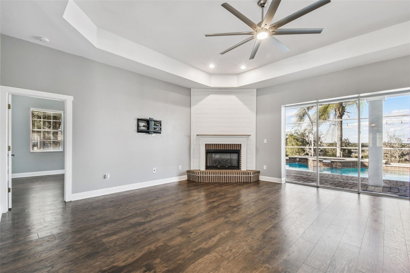 COUNTRY HILLS ESTATES - Residential