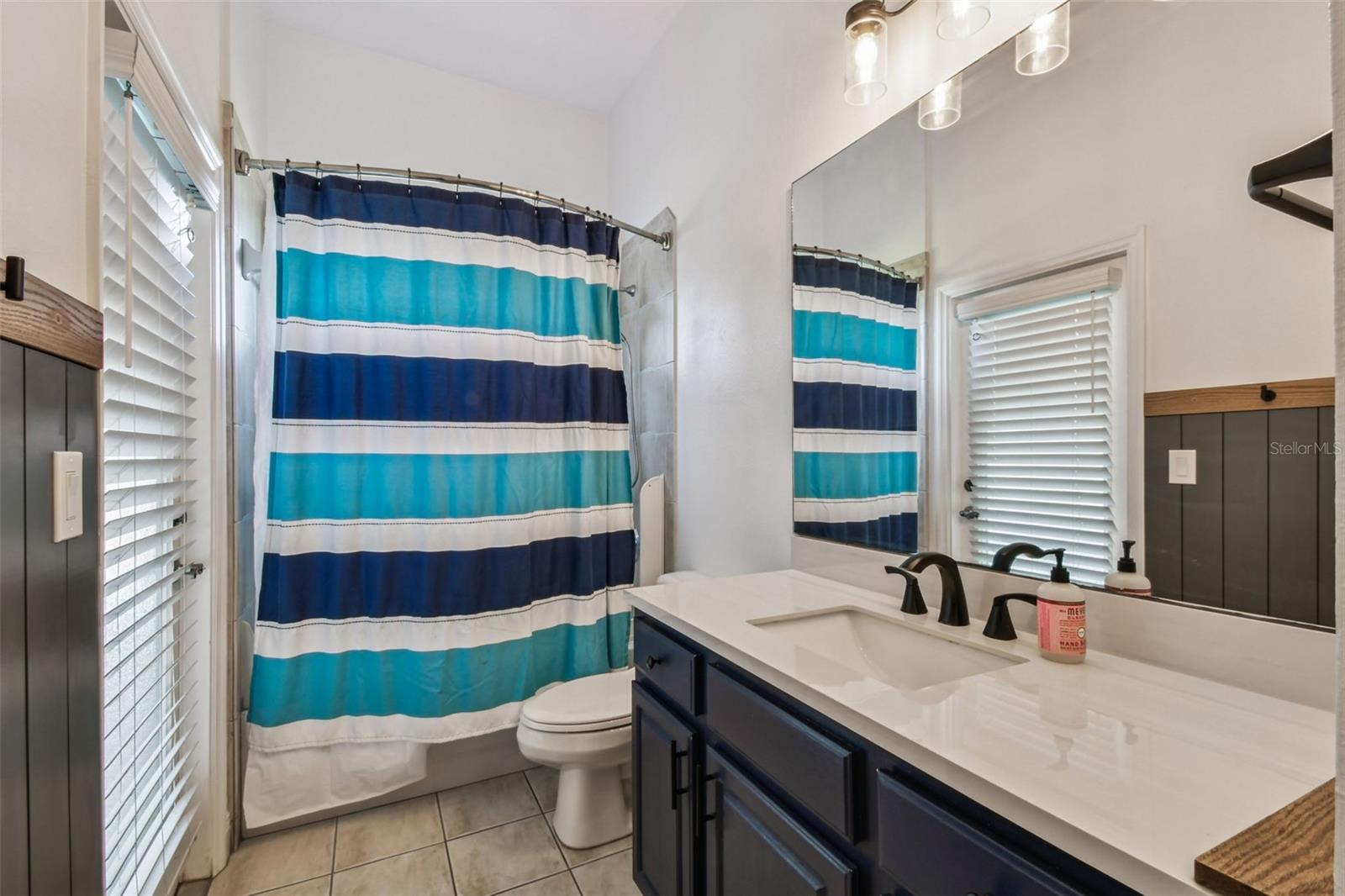 COUNTRY HILLS ESTATES - Residential