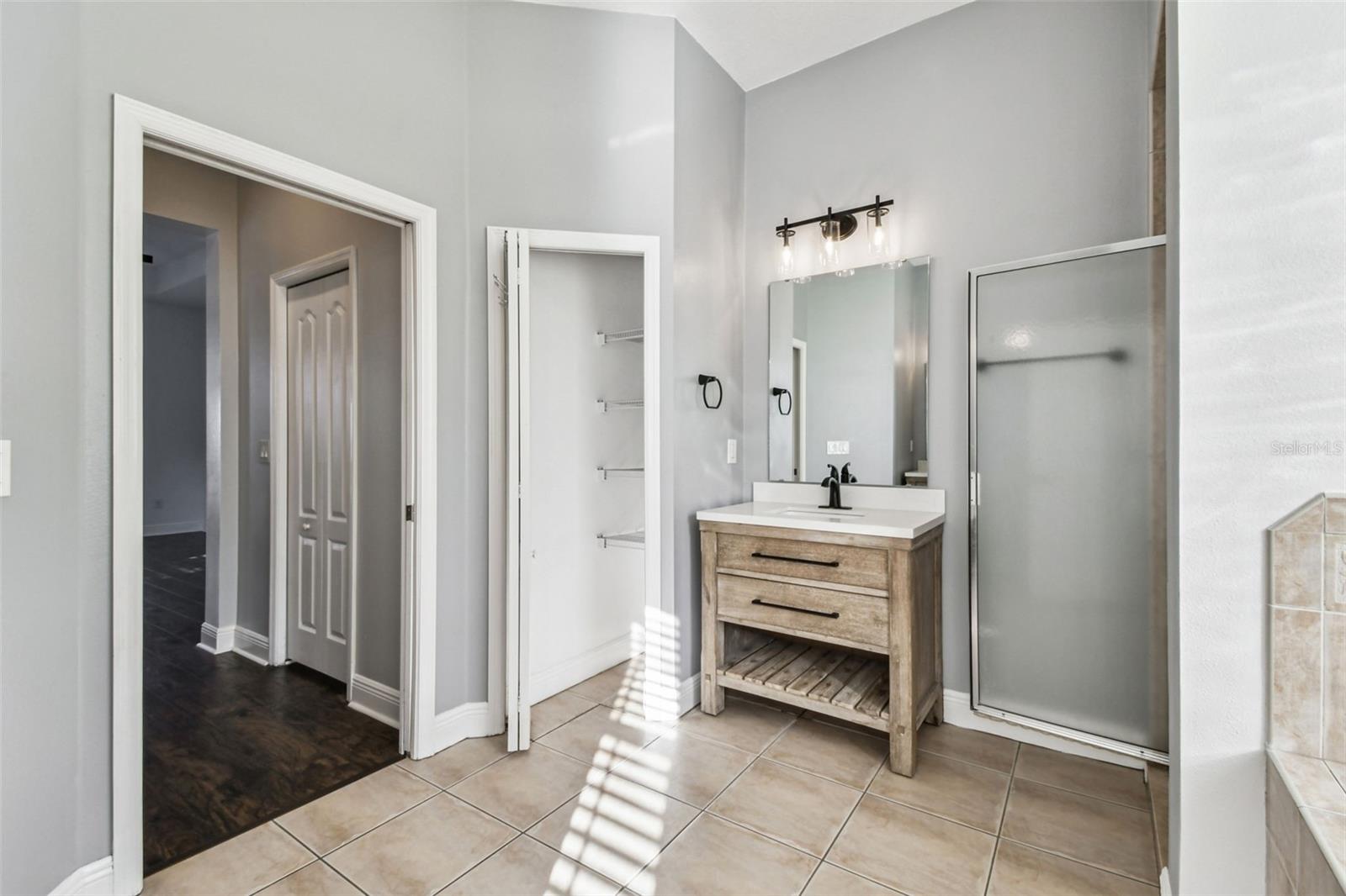 COUNTRY HILLS ESTATES - Residential