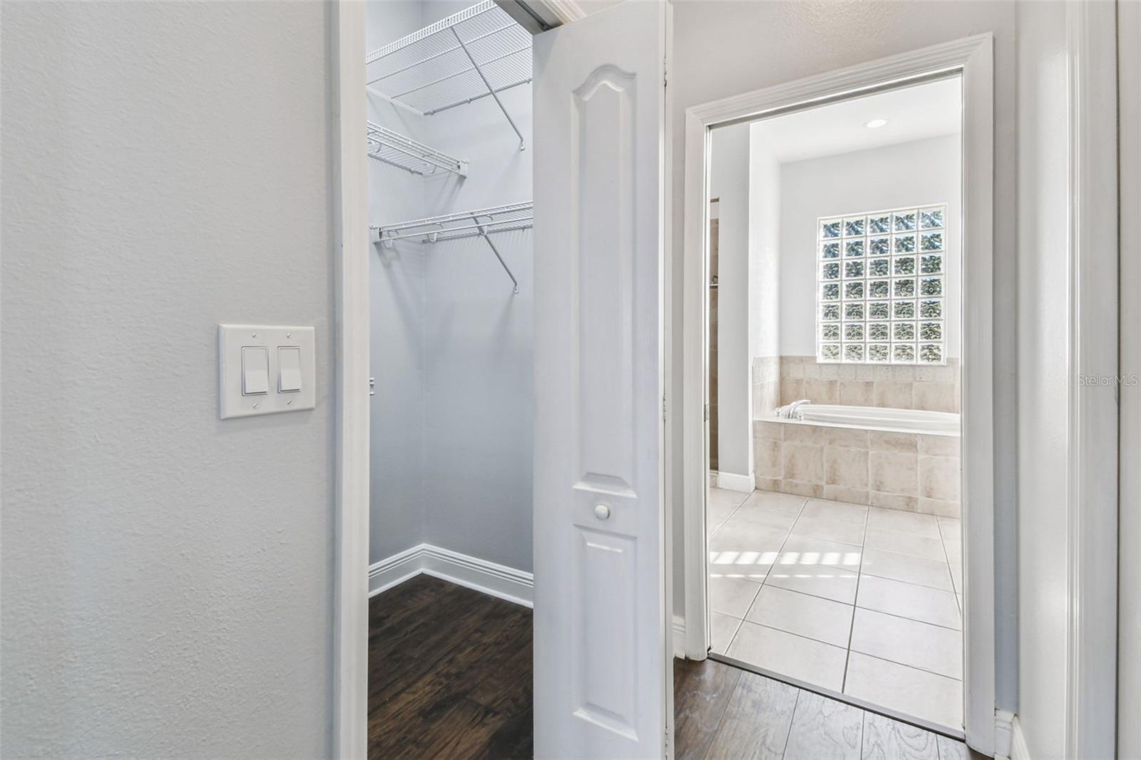 COUNTRY HILLS ESTATES - Residential