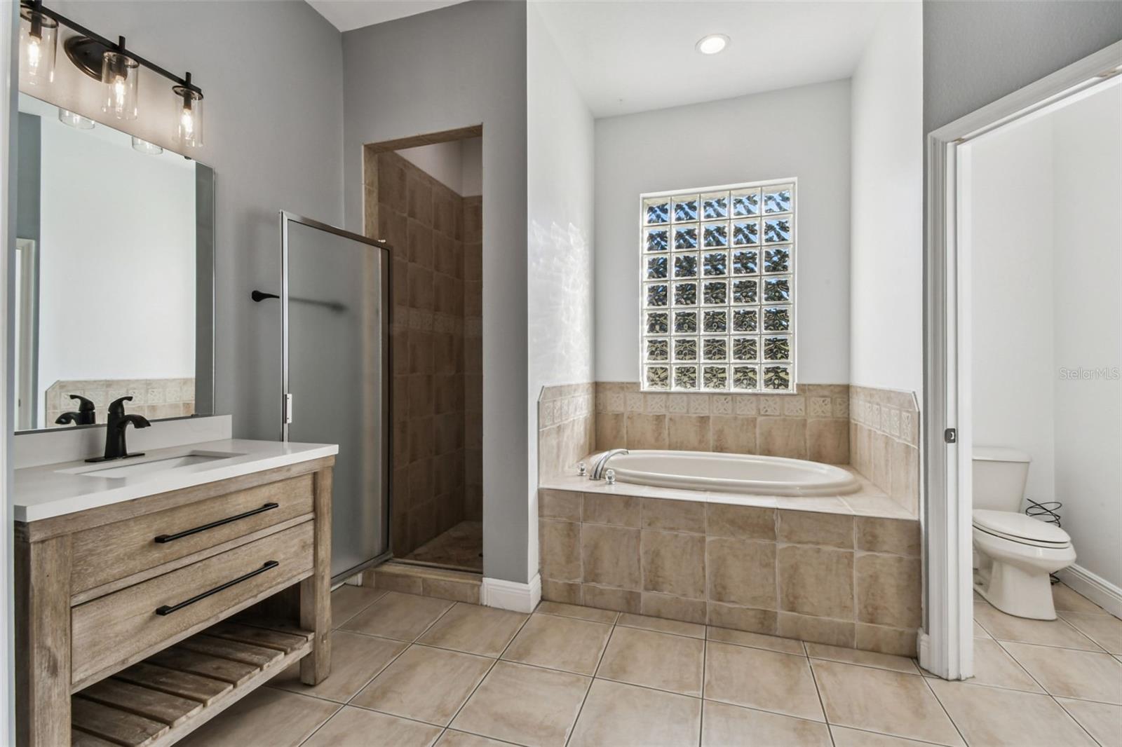 COUNTRY HILLS ESTATES - Residential