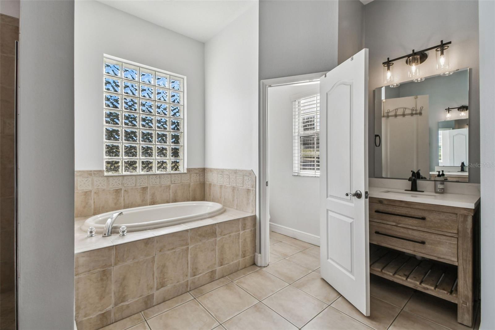 COUNTRY HILLS ESTATES - Residential