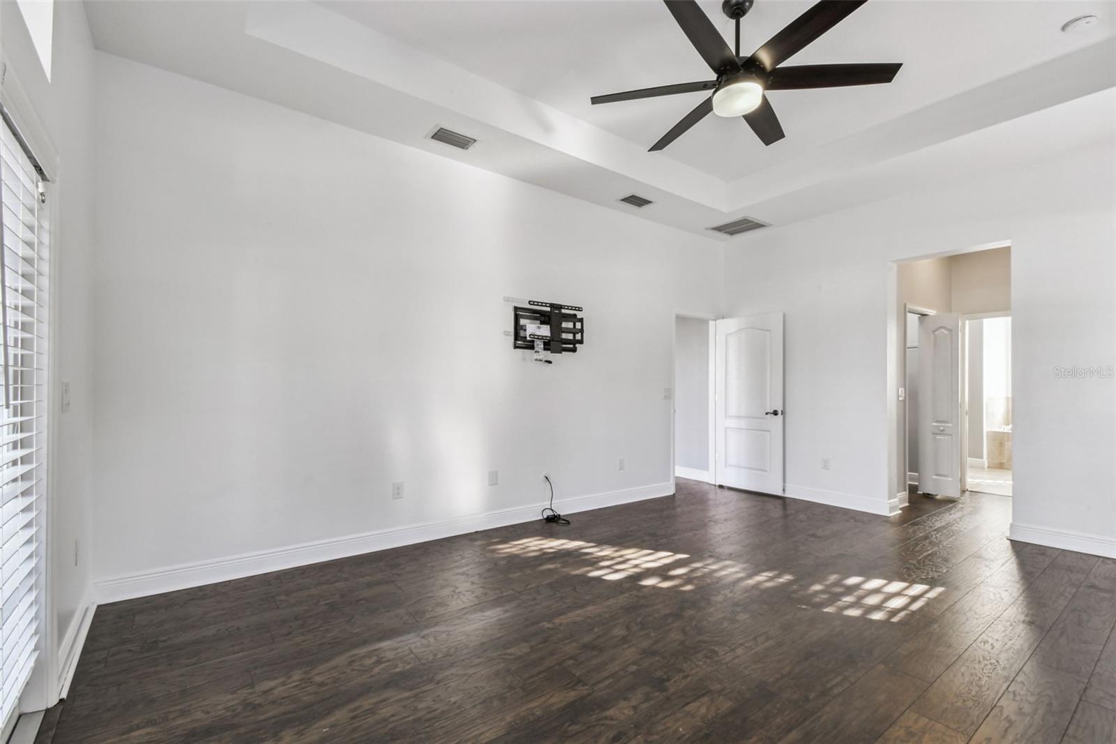 COUNTRY HILLS ESTATES - Residential