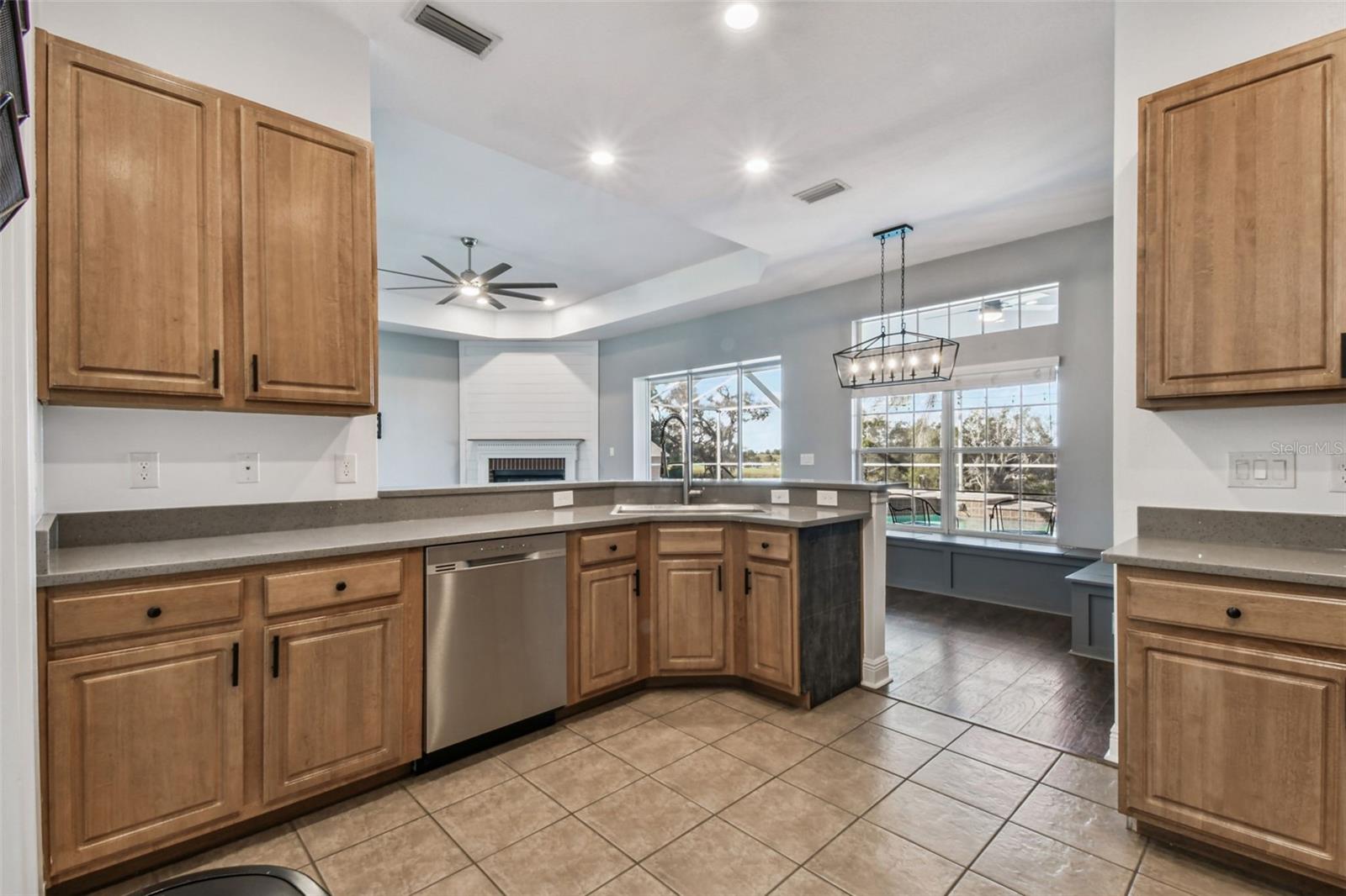 COUNTRY HILLS ESTATES - Residential