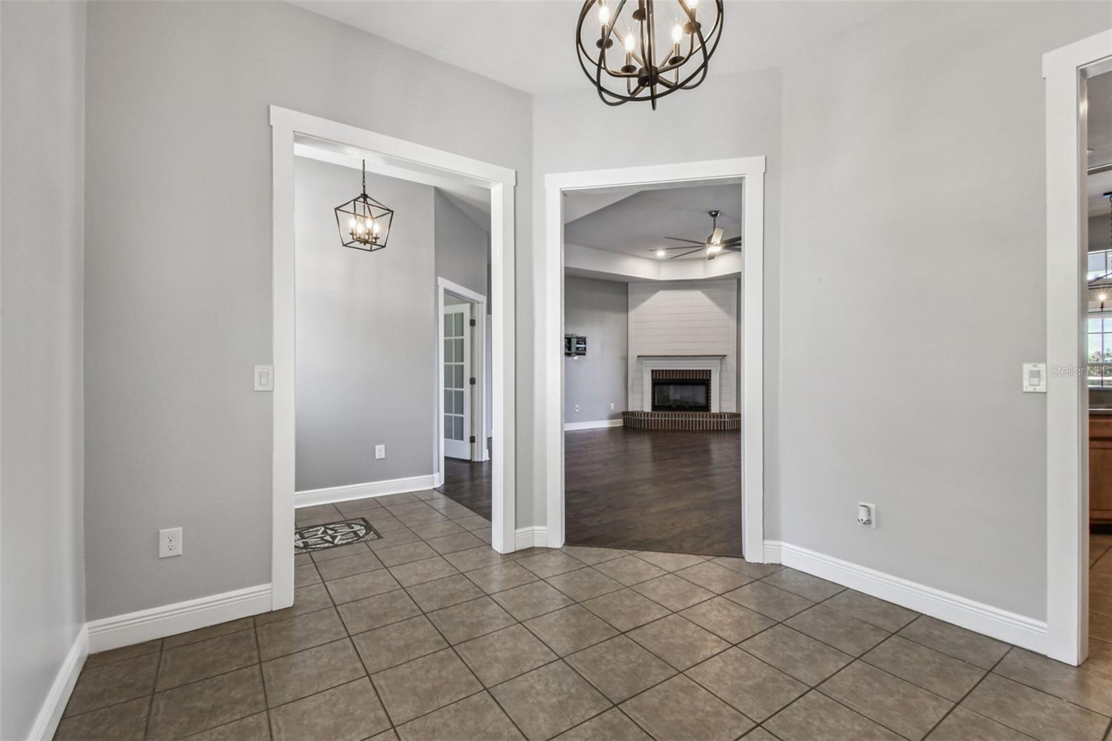 COUNTRY HILLS ESTATES - Residential