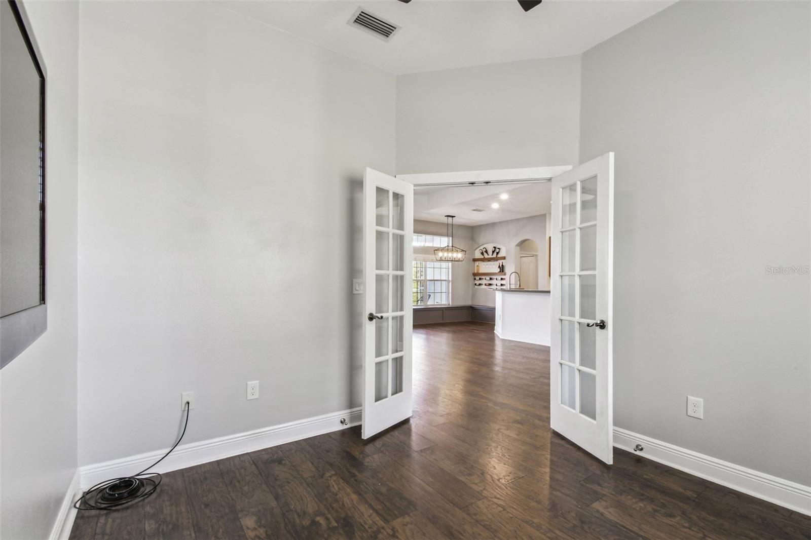 COUNTRY HILLS ESTATES - Residential