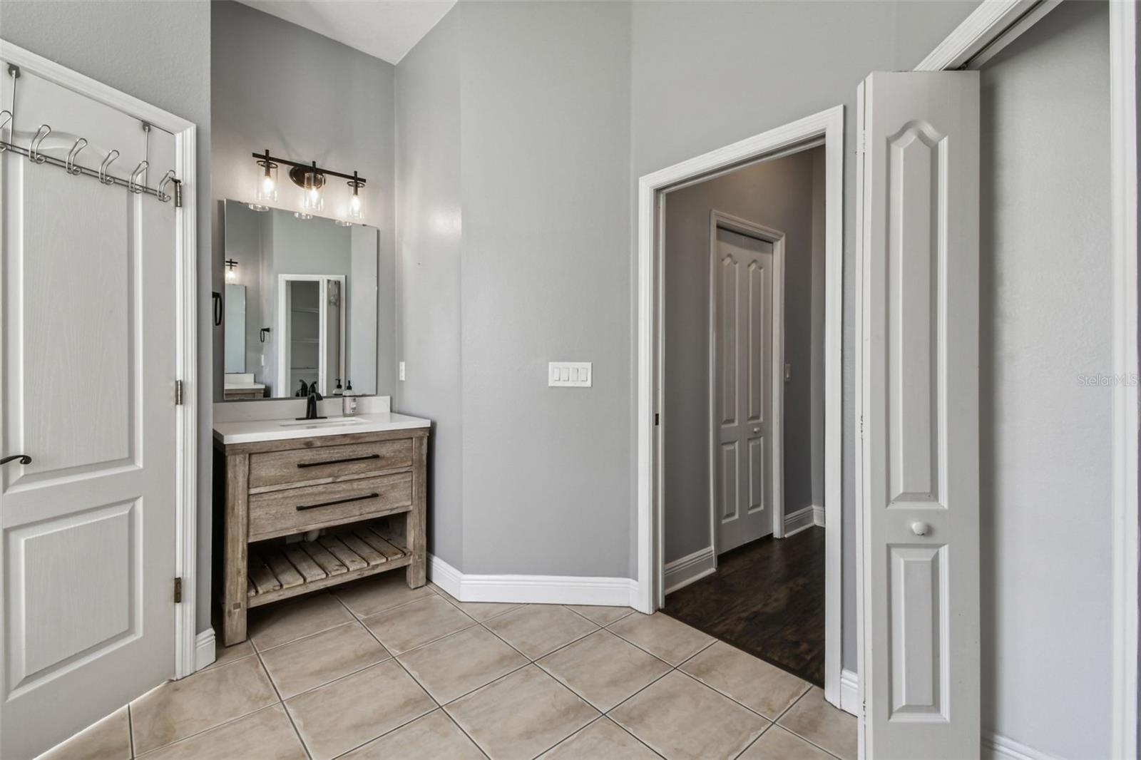 COUNTRY HILLS ESTATES - Residential