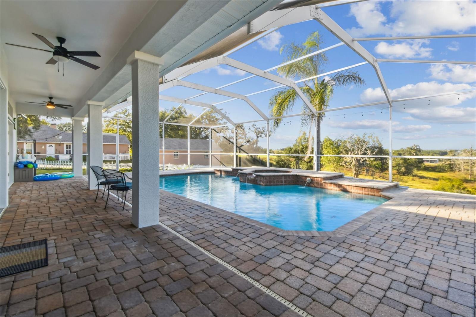 COUNTRY HILLS ESTATES - Residential