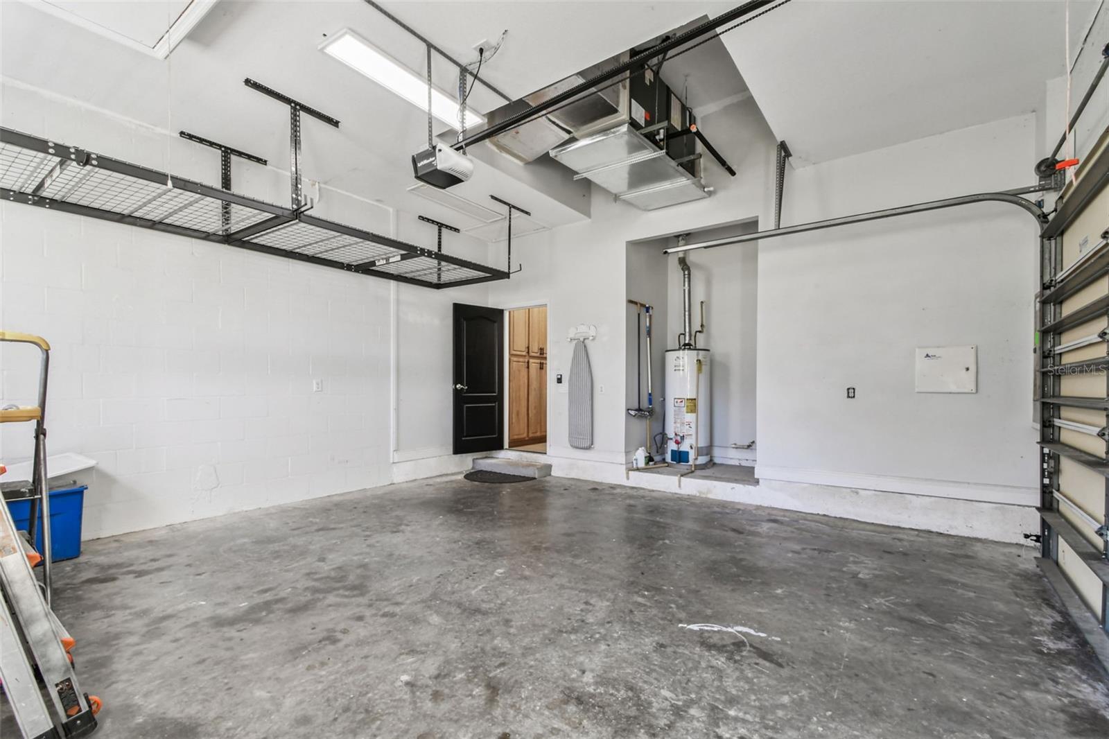 COUNTRY HILLS ESTATES - Residential